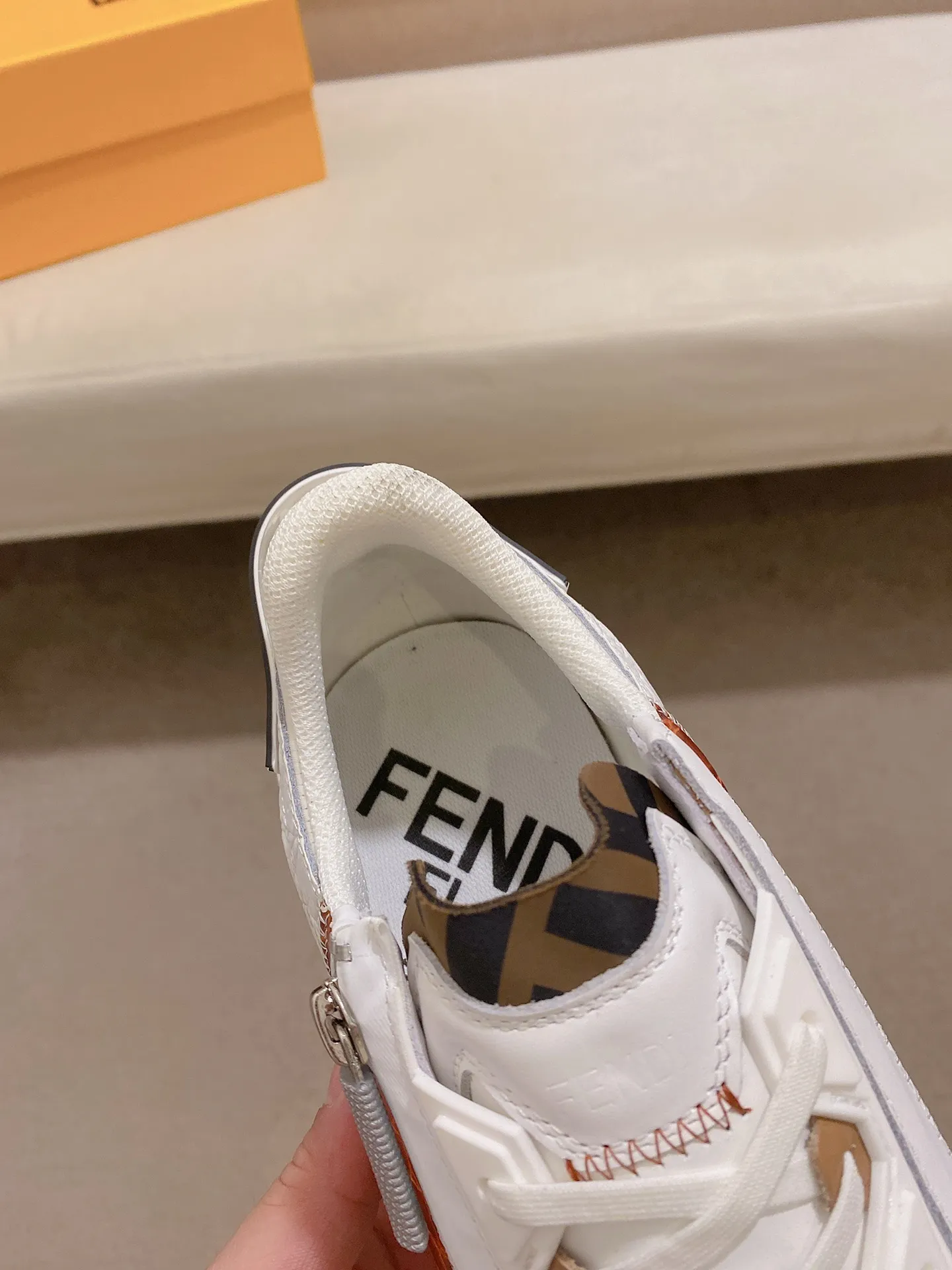 Men's shoes💰: 540💰(Higher version) [Fendi] Fendi's latest casual shoes for men! Available at counters simultaneously! A one-to-one replica of the original. The surface is made entirely of imported first-layer calfskin with crocodile pattern, the interior is made of first-layer water-dyed cowhide, and the original factory-supplied rubber outsole. Leading new fashion concepts. Matching code: 38-44 (45 can be customized)